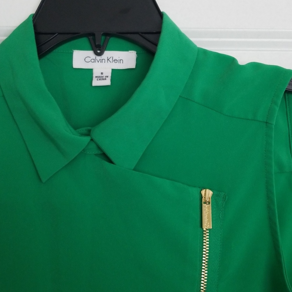 Top - Picture 2 of 3